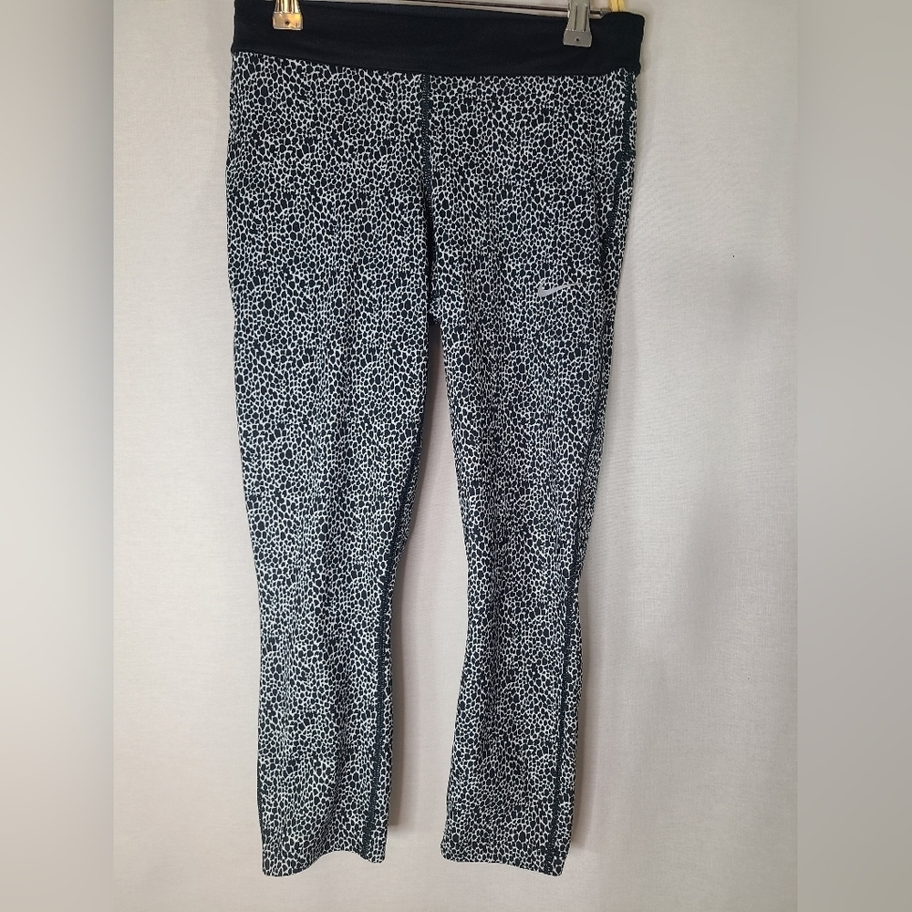 Nike Women's Relay Crop Running Tights Capri Pants Size XS Black/White
